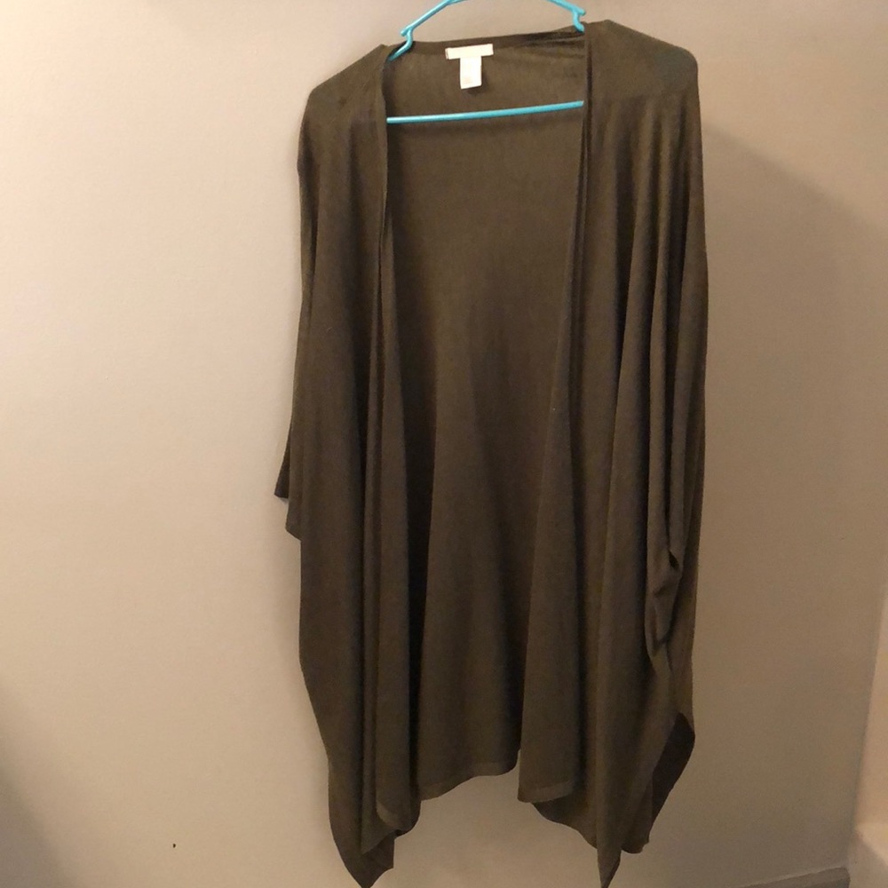 H&M Olive green, short sleeved (throw/sweater)